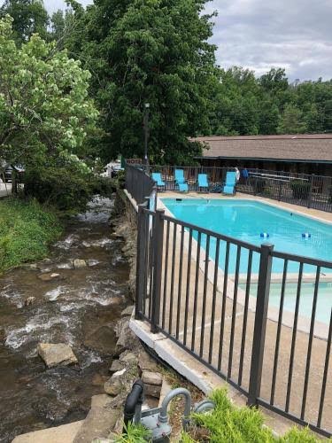 Marshall's Creek Rest Motel photo 3