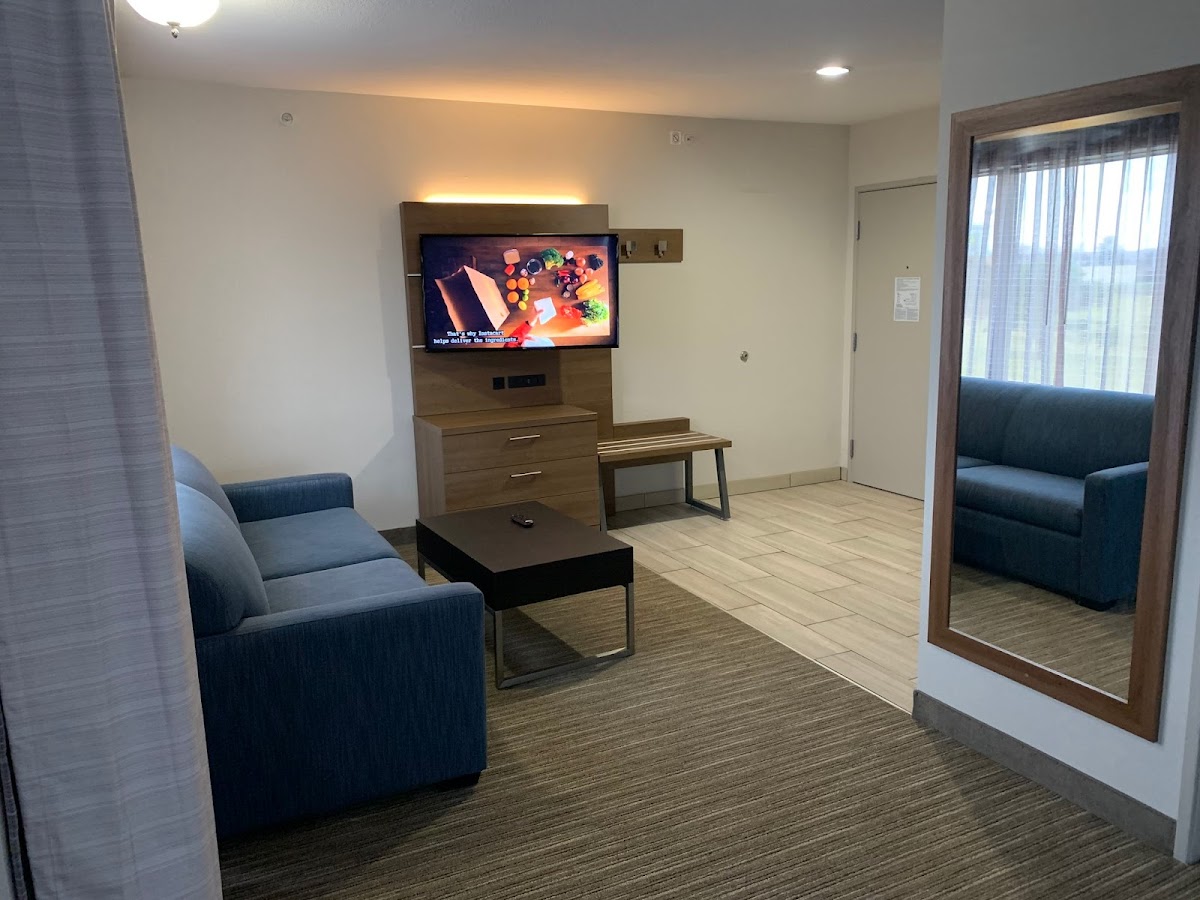 Holiday Inn Express & Suites Franklin - Oil City by IHG photo 3