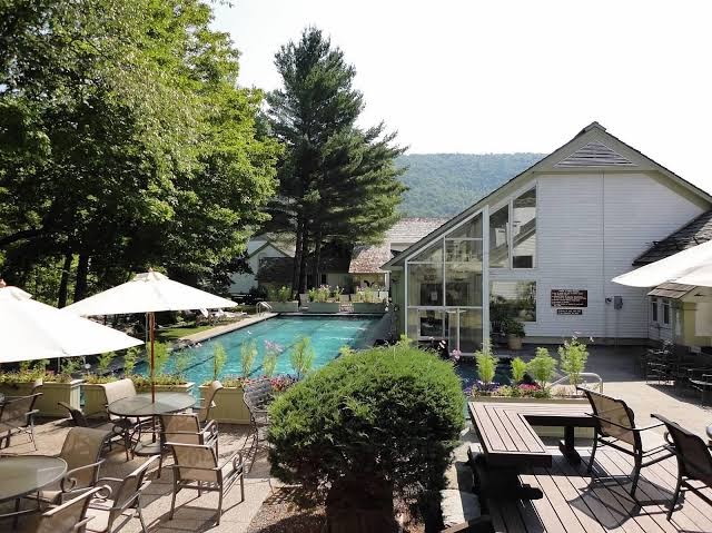 Hawk Inn and Mountain Resort