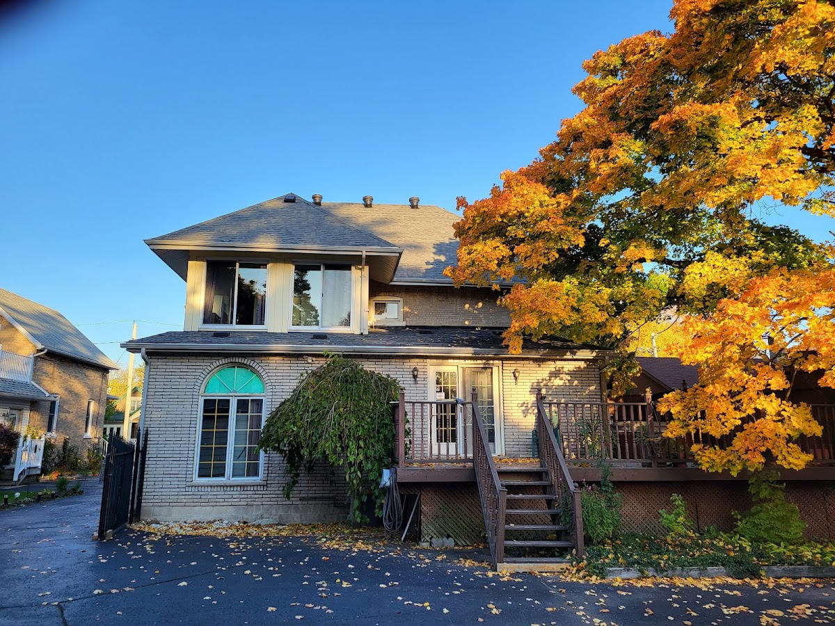 10th Avenue Guest House & Suites