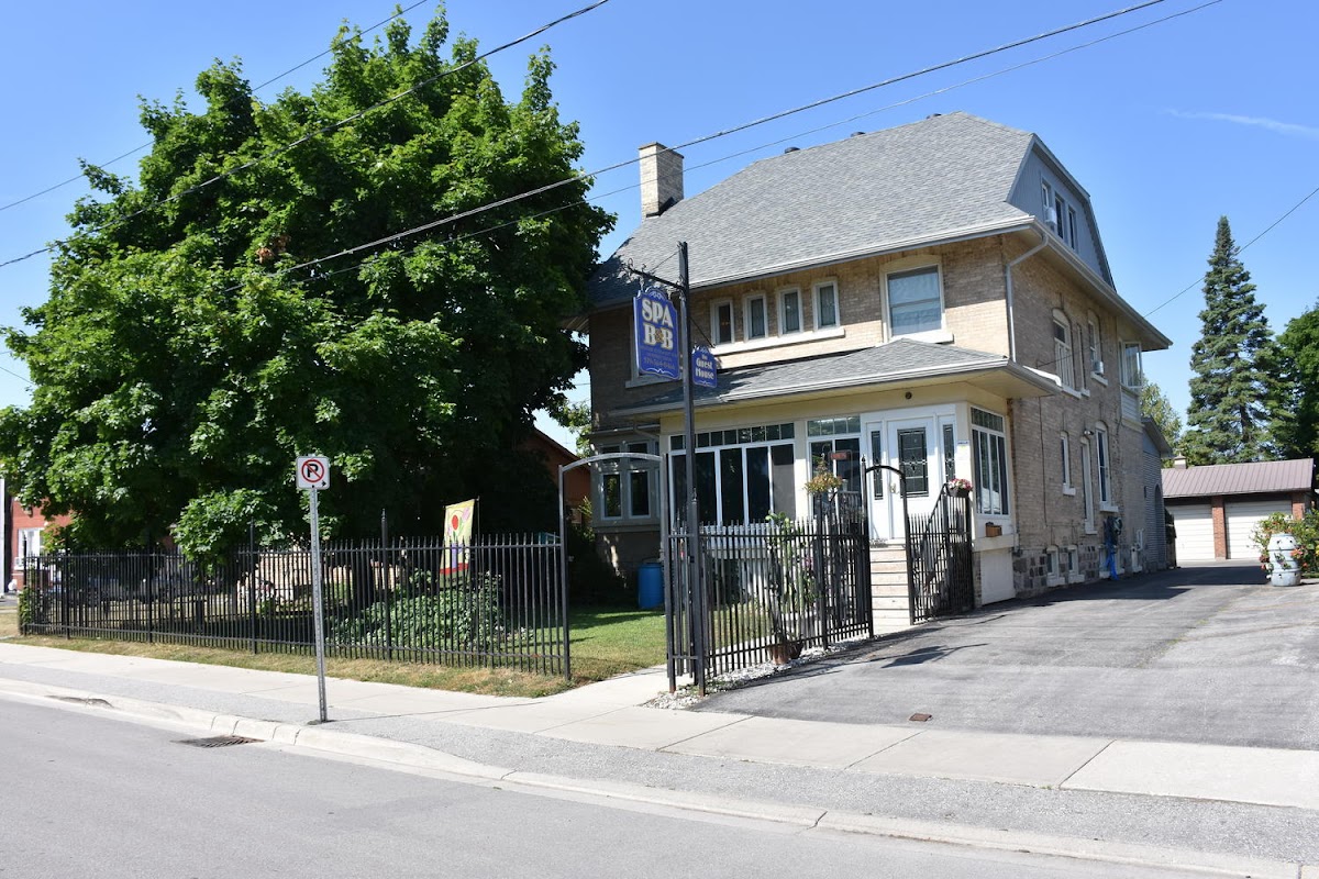 10th Avenue Guest House & Suites photo 3