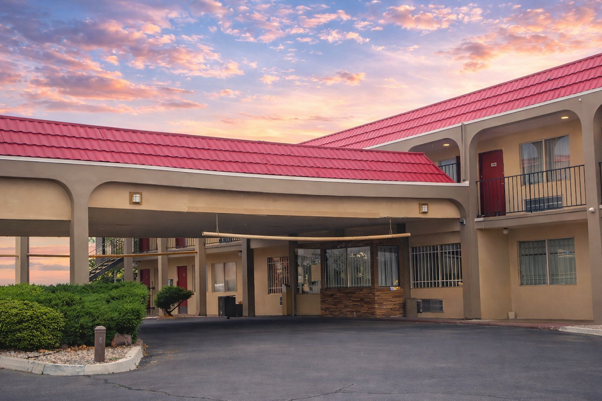 Tree inn & Suites Albuquerque