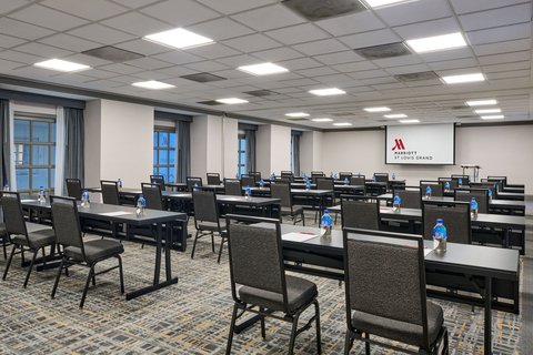 Marriott St. Louis Grand photo 2