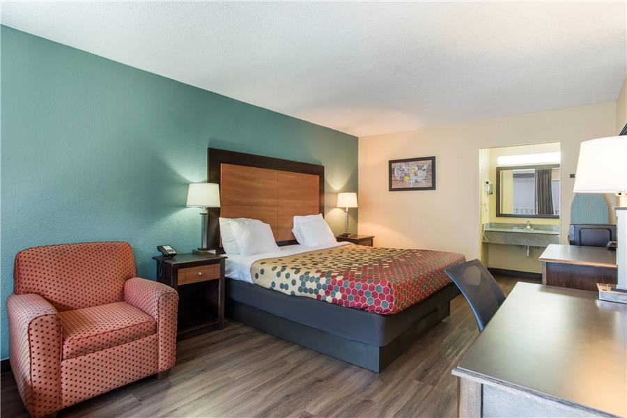 Econo Lodge Gallatin - Metro Nashville photo 2