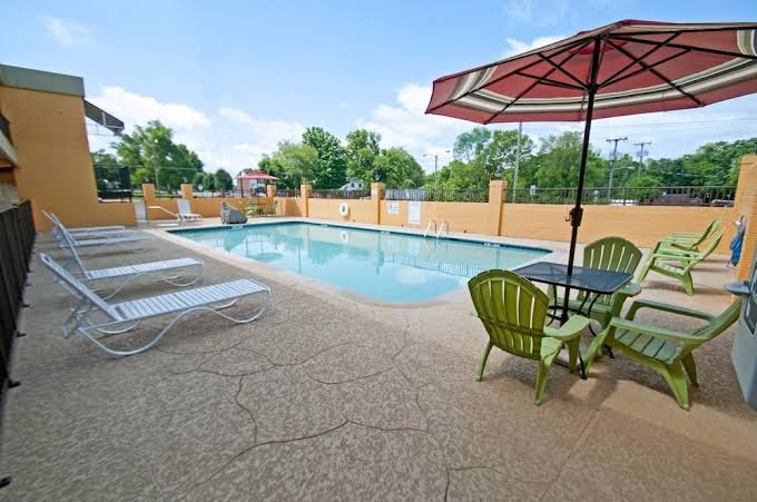 Econo Lodge Gallatin - Metro Nashville photo 3