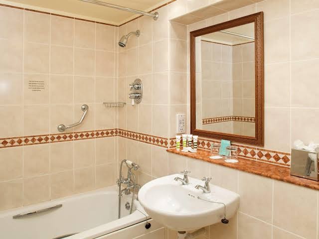 Winchester Wessex Hotel by Sunday photo 2