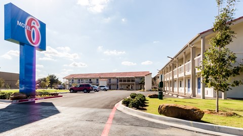 Motel 6 Dallas, TX - Farmers Branch