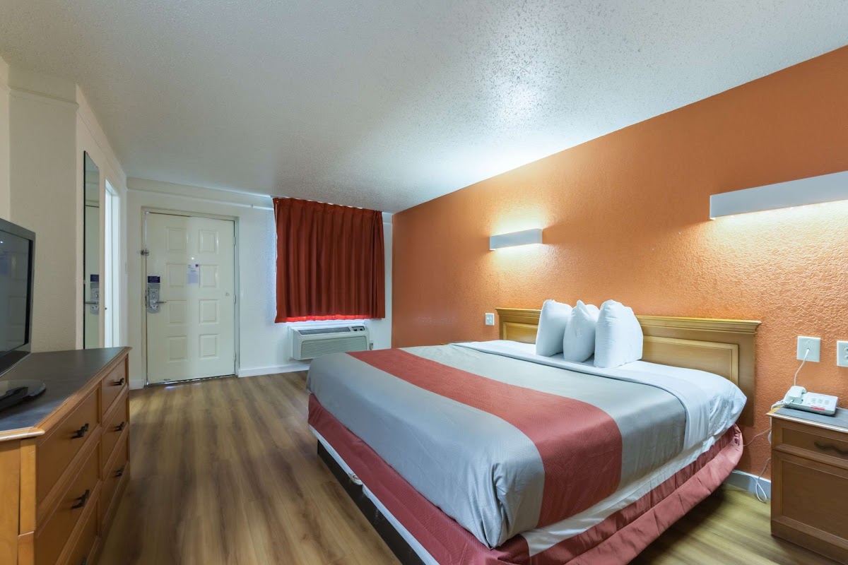 Motel 6 Dallas, TX - Farmers Branch photo 2