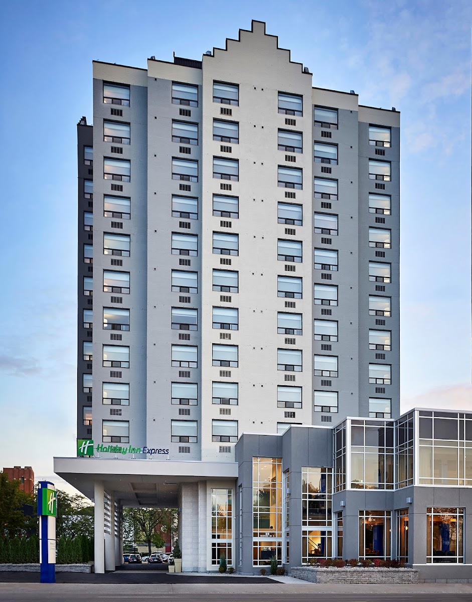 Holiday Inn Express Windsor Waterfront, an IHG Hotel