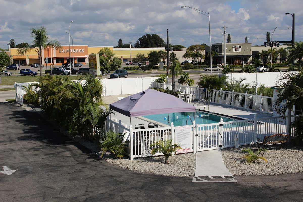Sunshine Inn & Suites