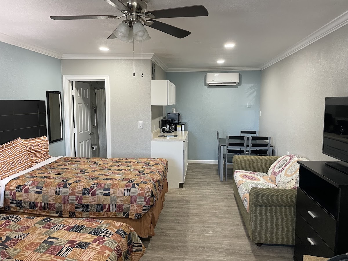 Sunshine Inn & Suites photo 2