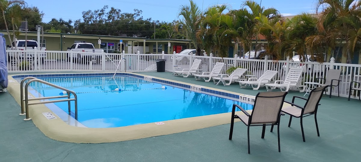 Sunshine Inn & Suites photo 3
