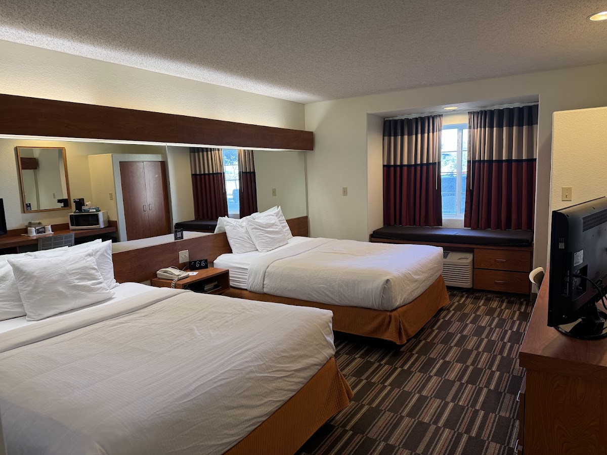 Hampton Inn & Suites Pueblo-Southgate photo 2