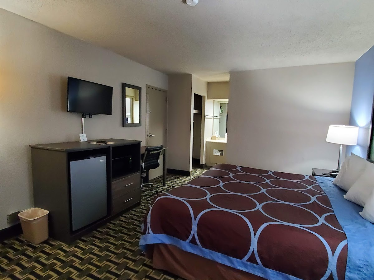 Super 8 by Wyndham Oxford photo 2