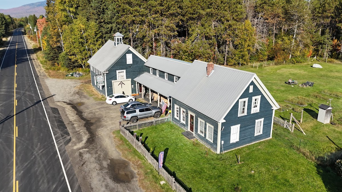 The Maine Roadhouse Hostel and Lodge