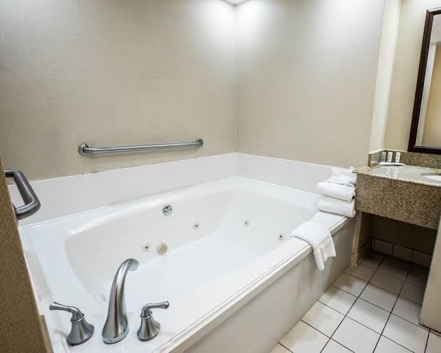 Best Western Plus Raleigh Crabtree Valley Hotel photo 3