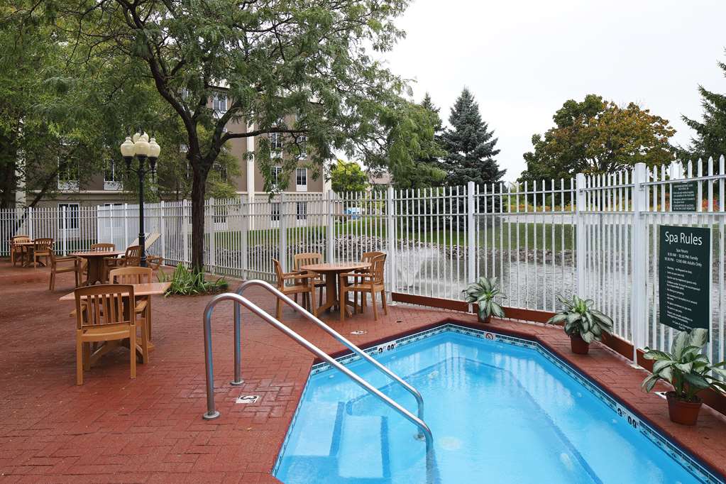 Hampton Inn Holland photo 2