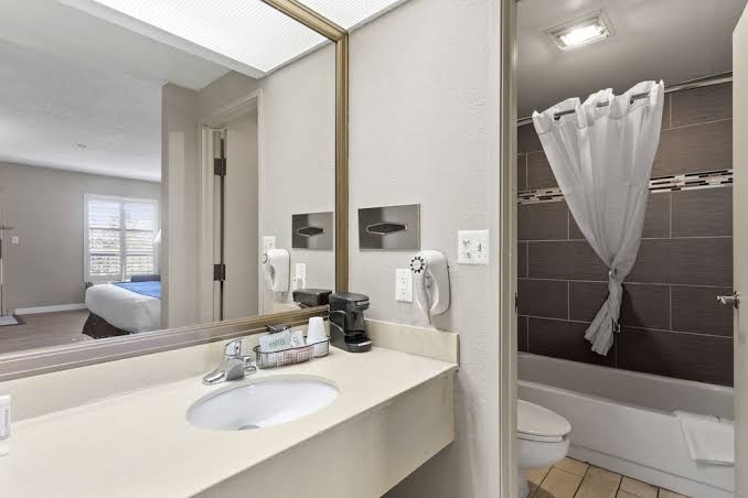 Travelodge by Wyndham Pueblo photo 3