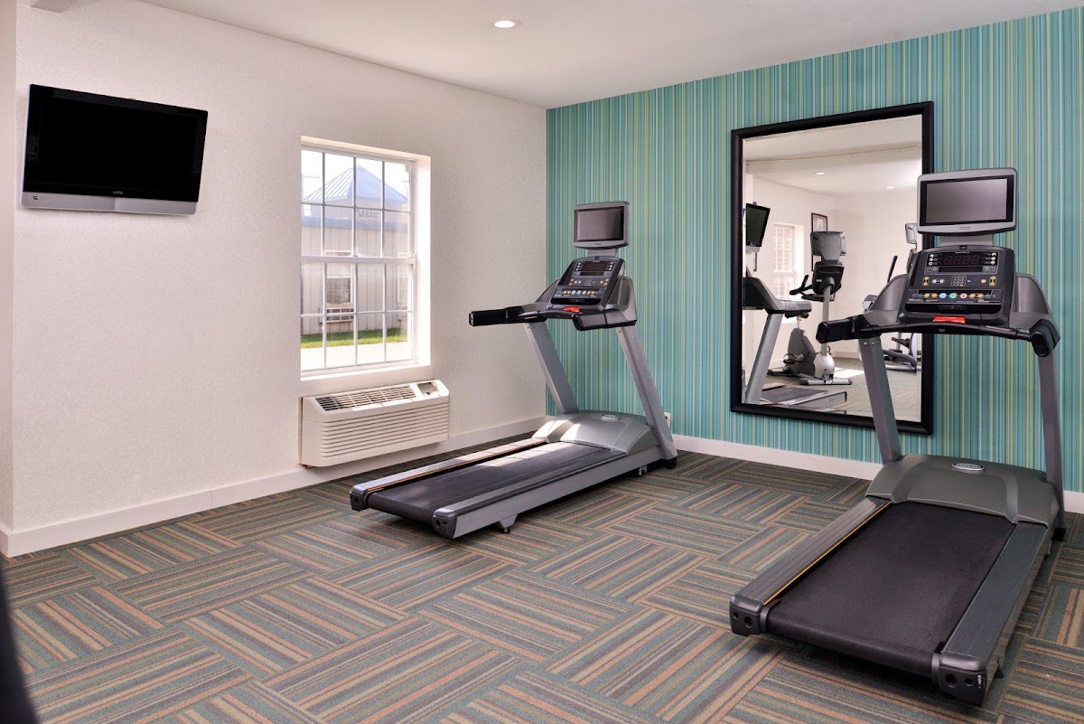 Holiday Inn Express & Suites North Kansas City by IHG photo 2