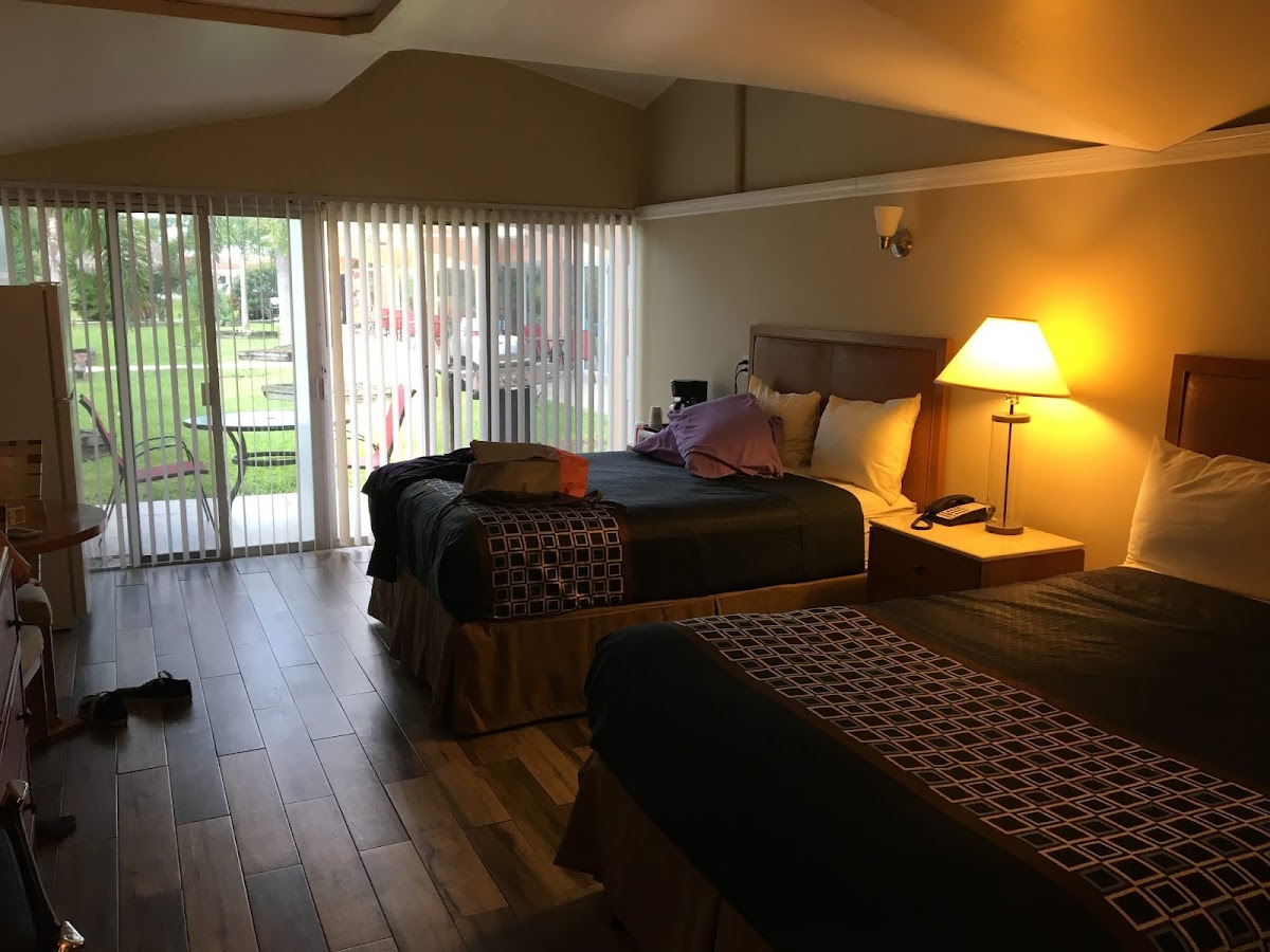 Warm Mineral Springs Motel photo 2