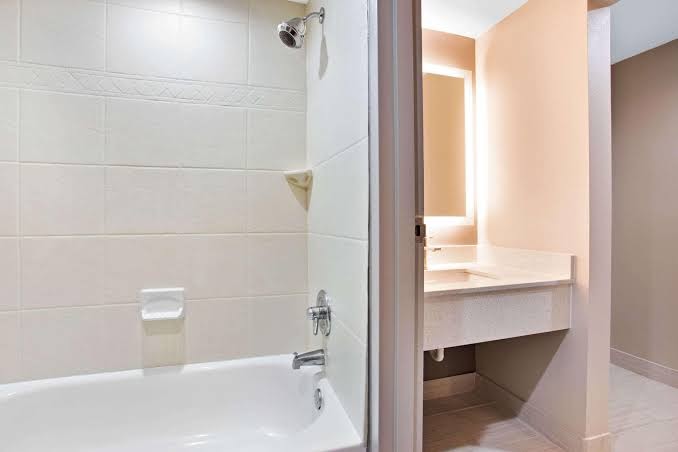 La Quinta Inn & Suites by Wyndham Indianapolis Downtown photo 3