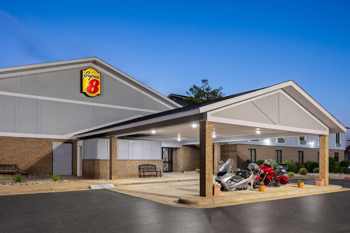 Super 8 by Wyndham Harrison AR