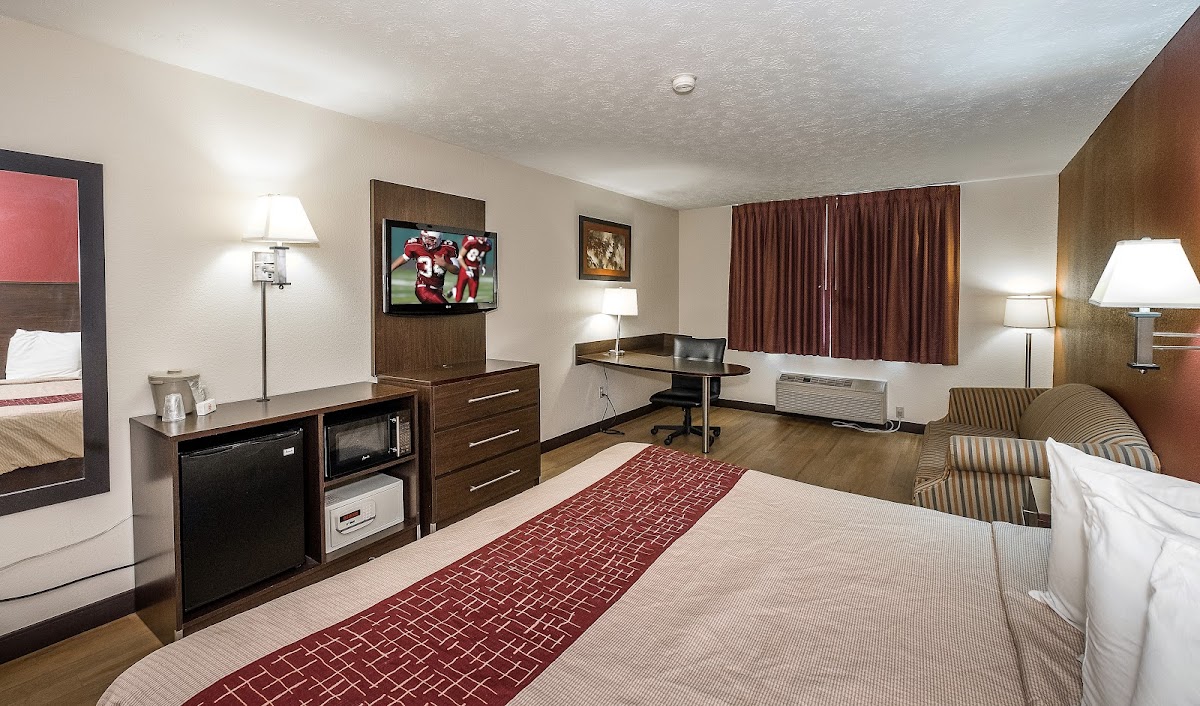 Red Roof Inn & Suites Hermitage photo 2