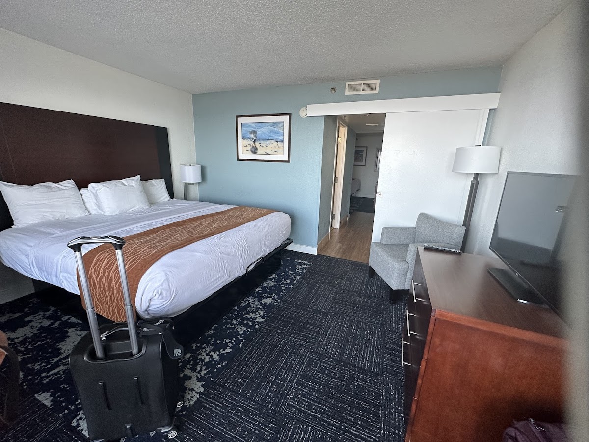 Coastal Hotel & Suites Virginia Beach - Oceanfront photo 2