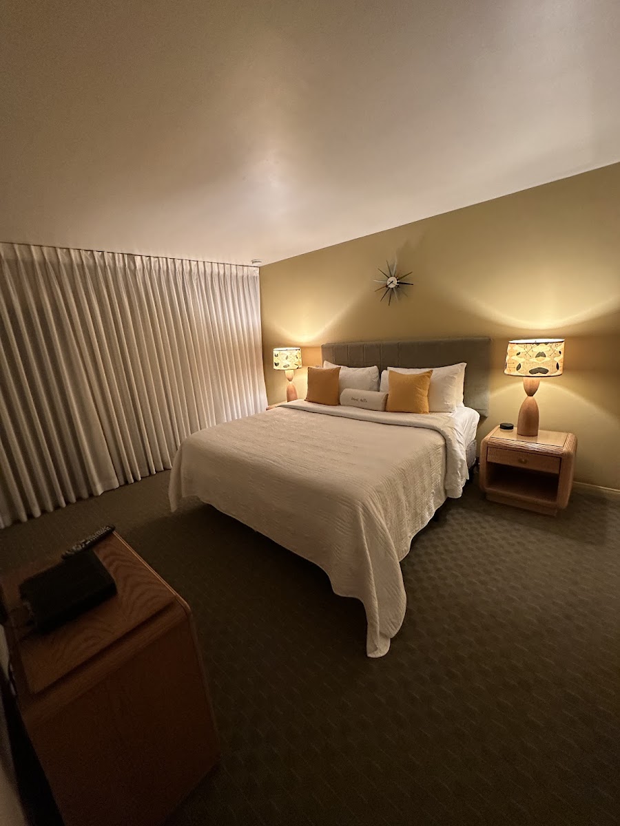 Desert Hills Hotel