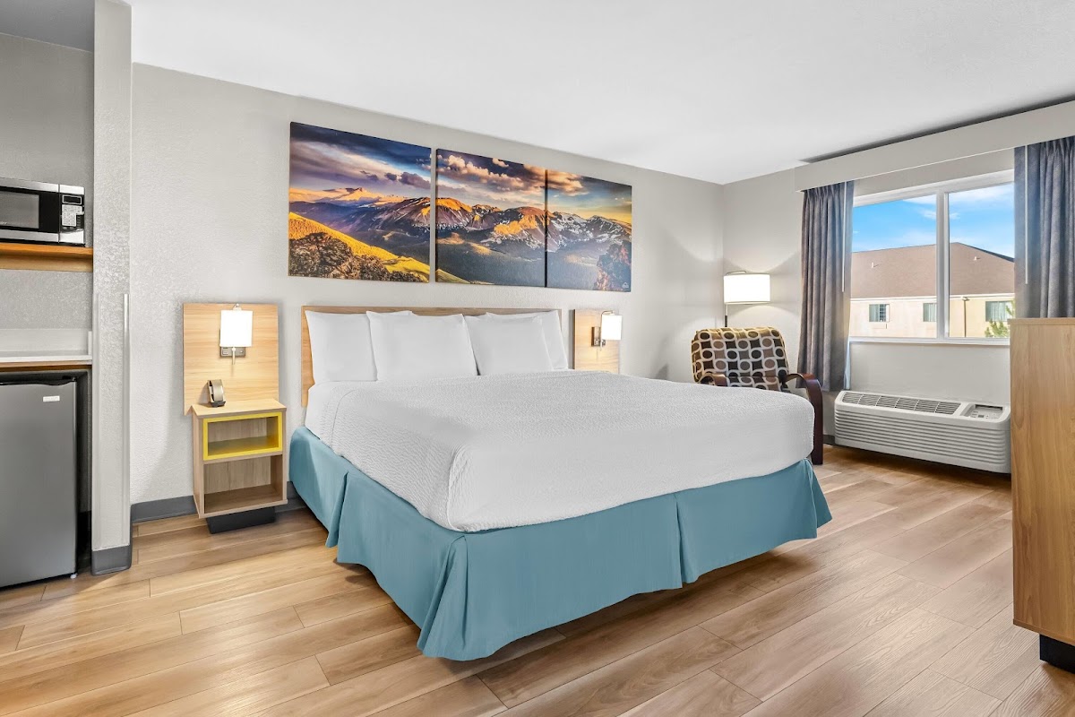 Days Inn & Suites by Wyndham Castle Rock photo 2