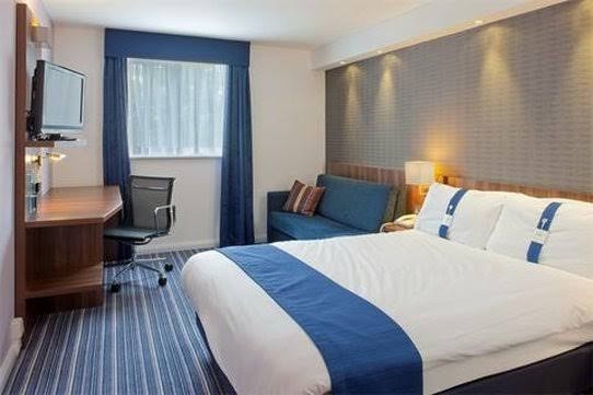 Holiday Inn Express London Gatwick–Crawley photo 3