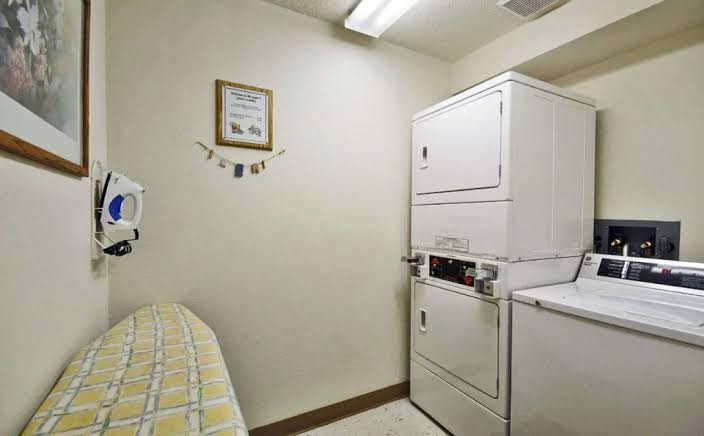 Super 8 by Wyndham Kirksville University Area photo 3