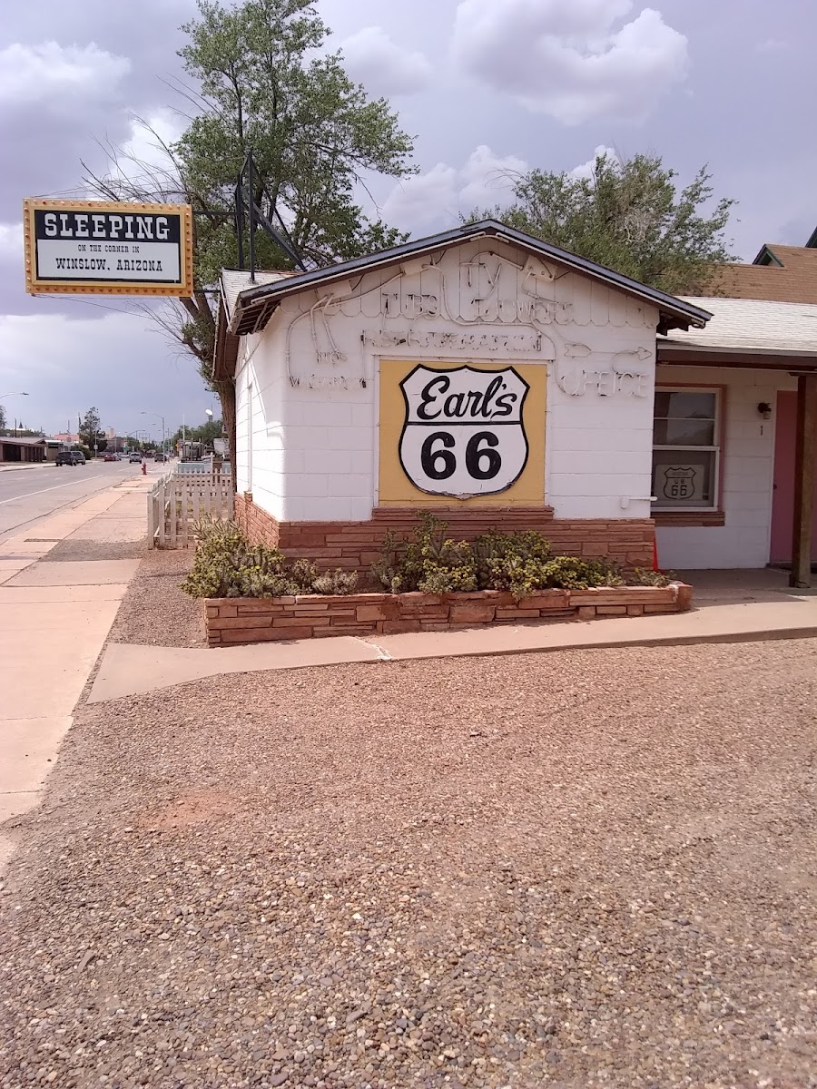 Earl's Rt 66 Motor Court photo 3