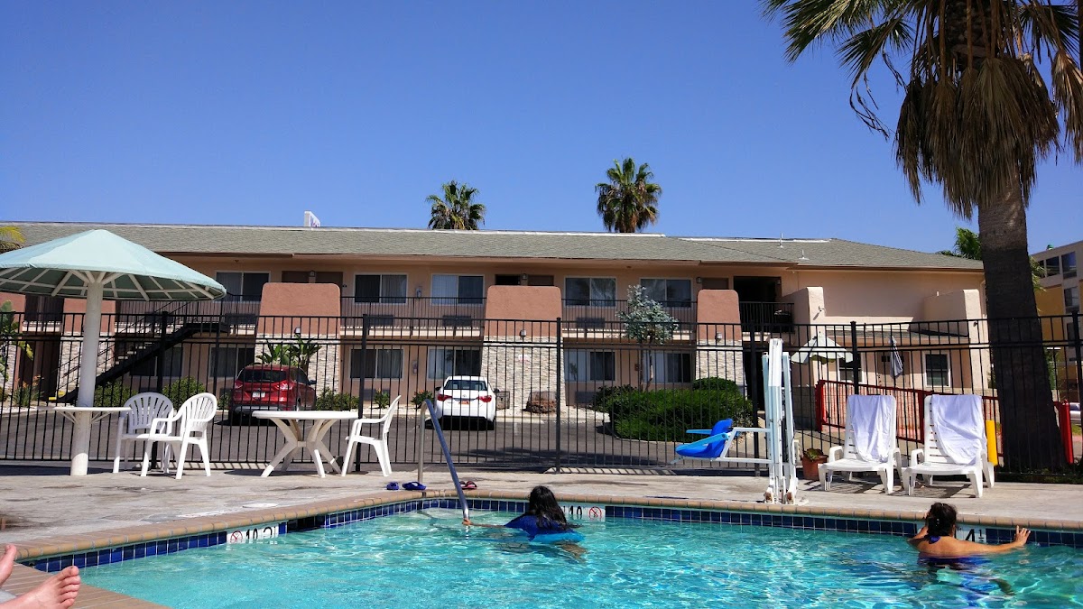 Days Inn by Wyndham Oceanside photo 3