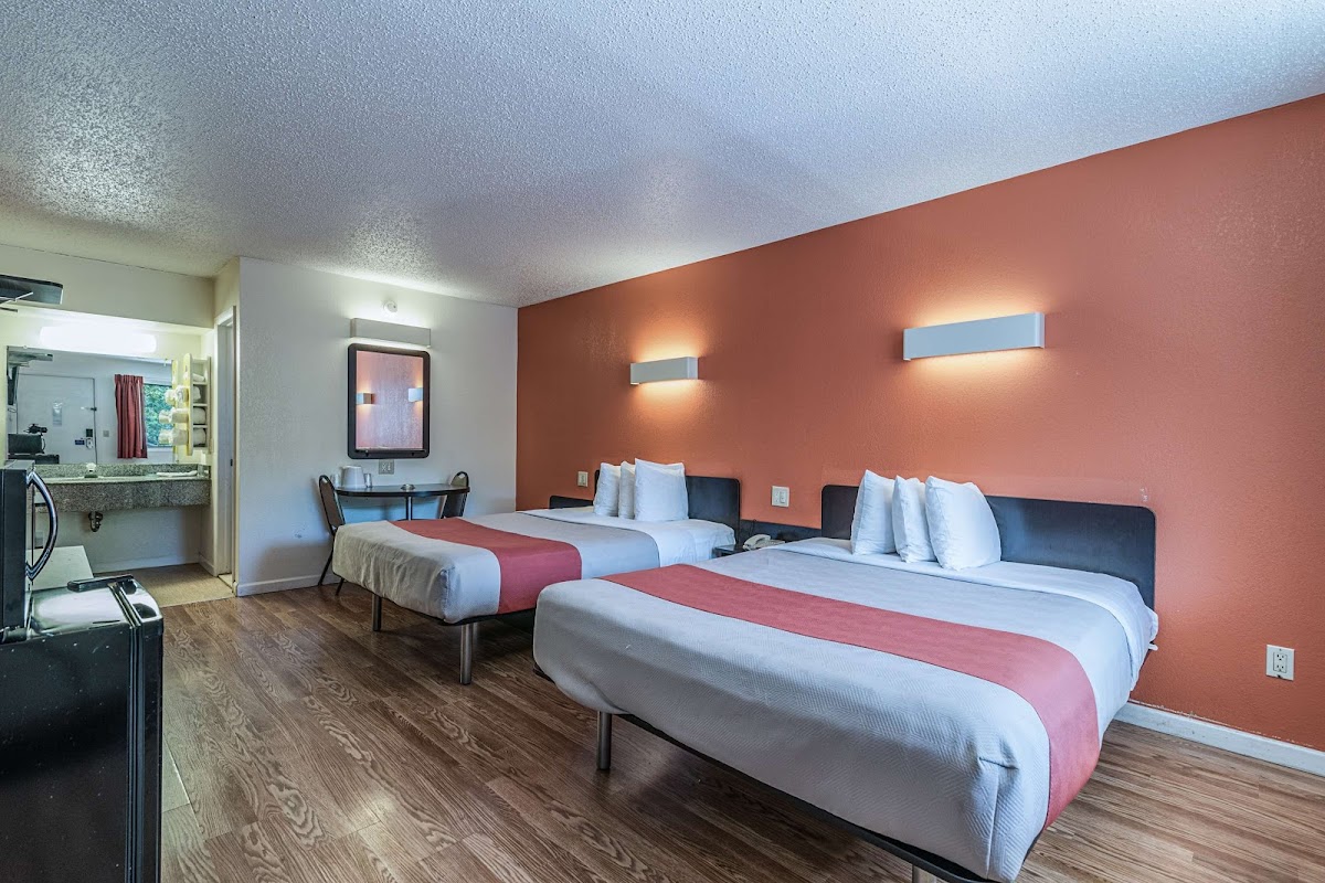 Motel 6 Albany, NY - Airport photo 2