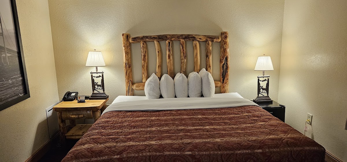 Super 8 by Wyndham Bridgeview of Mackinaw City photo 2