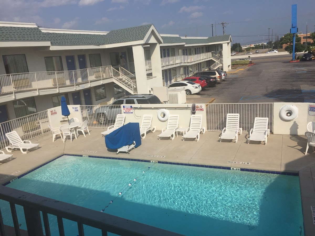 Motel 6 Austin, TX - North Central photo 3