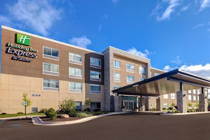 Holiday Inn Express & Suites - Detroit - Dearborn, an IHG Hotel