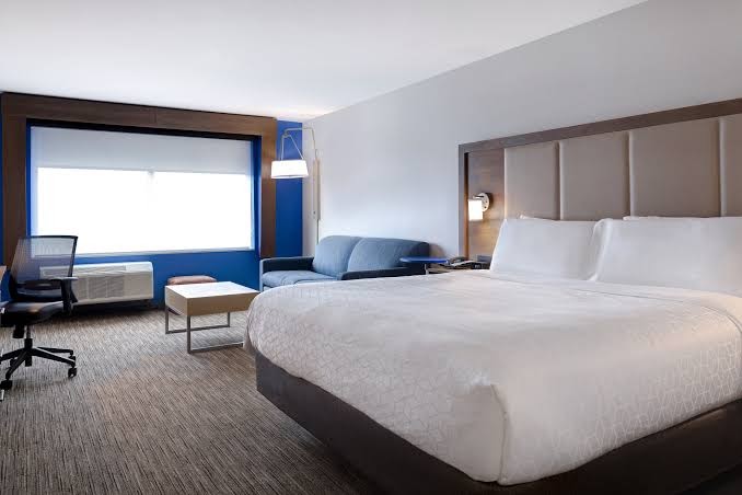 Holiday Inn Express & Suites - Detroit - Dearborn, an IHG Hotel photo 2