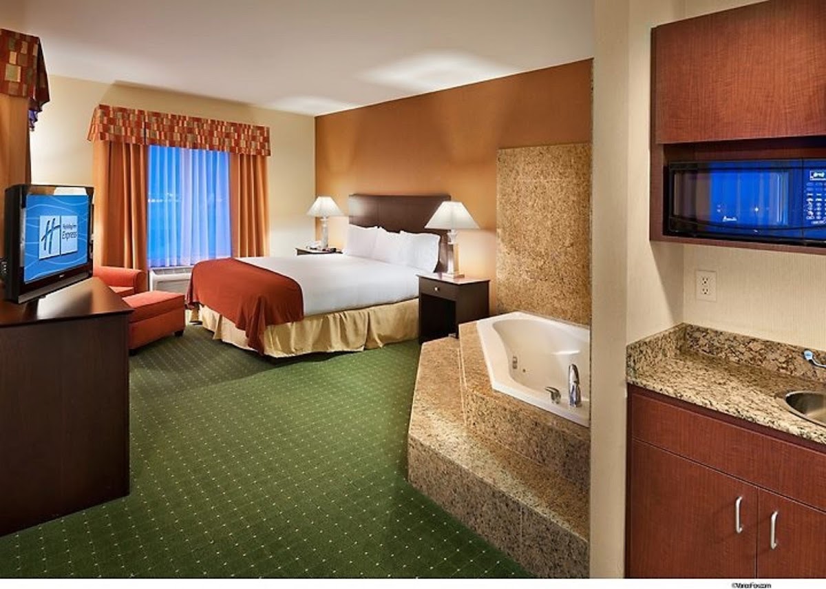 Holiday Inn Express & Suites Reno Airport by IHG photo 2