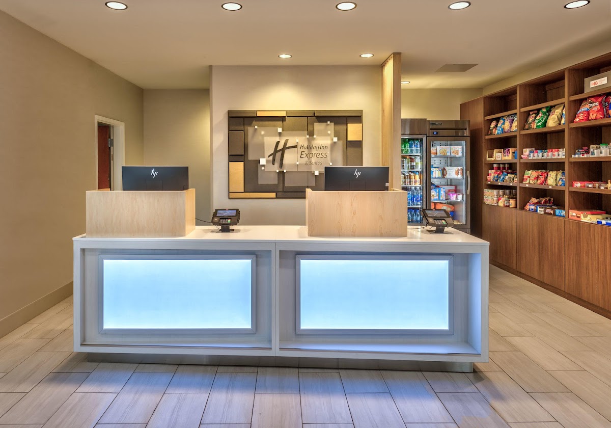 Holiday Inn Express & Suites Reno Airport by IHG photo 3