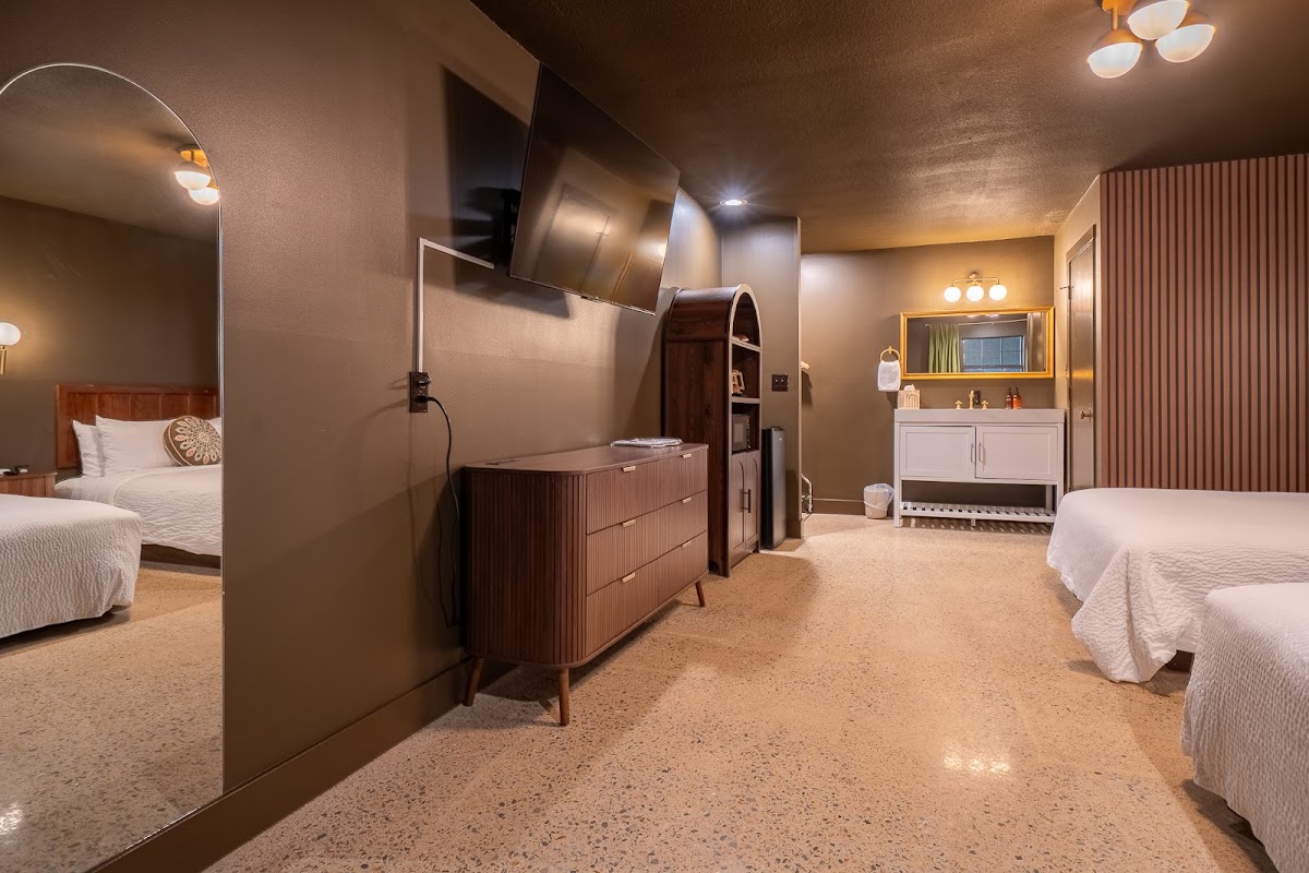 Woodland Parkview Motel photo 2