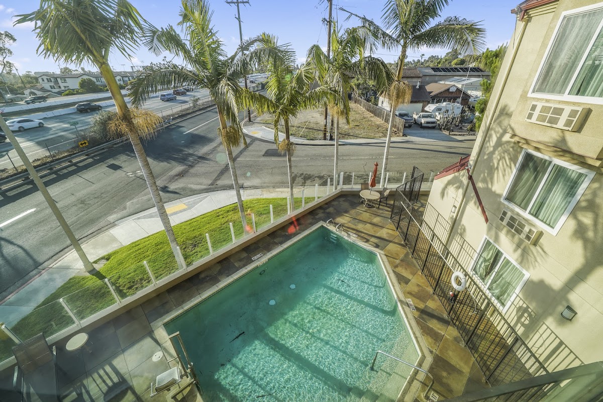 Days Inn by Wyndham Carlsbad photo 3