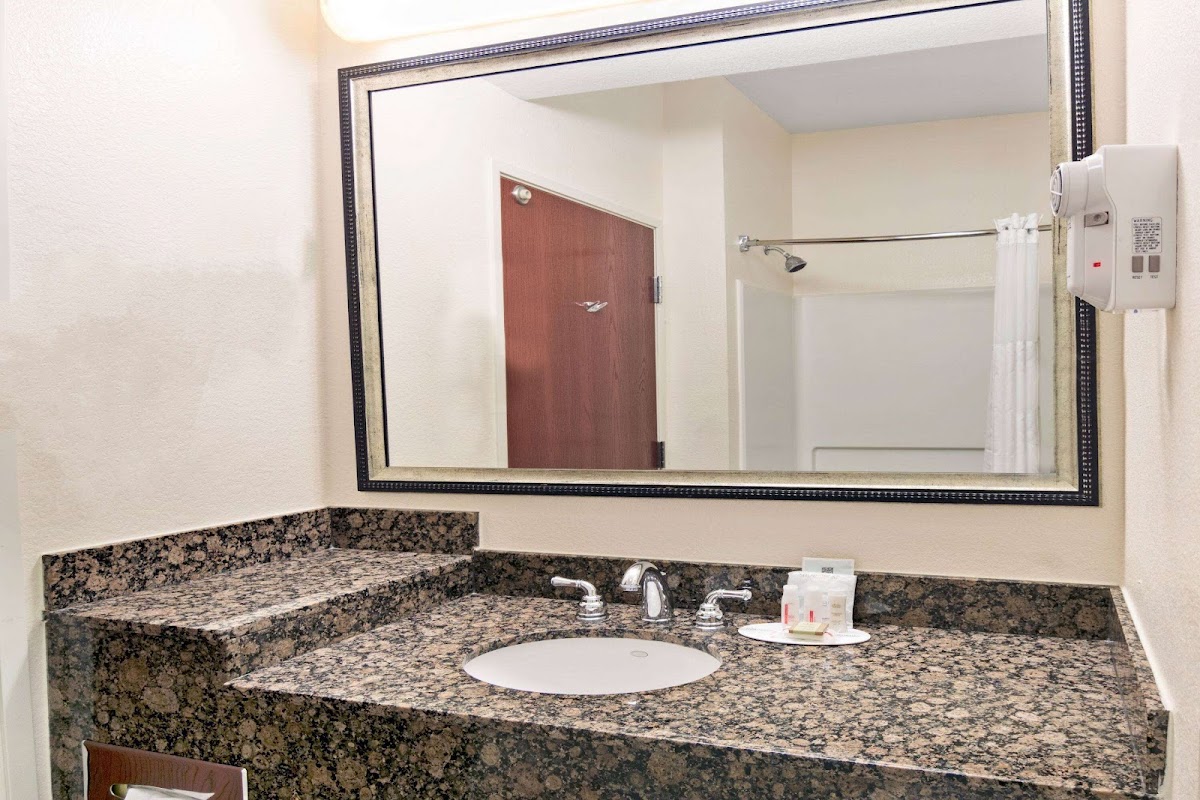 Super 8 by Wyndham Austin/Airport South photo 3