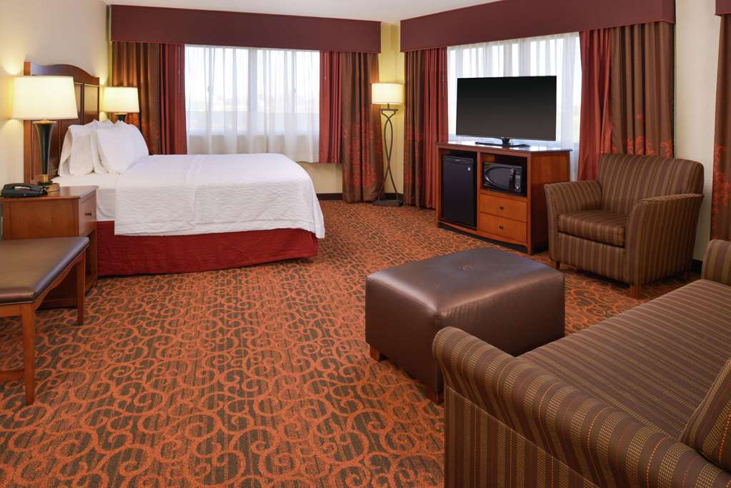 Hampton Inn Frederick photo 2