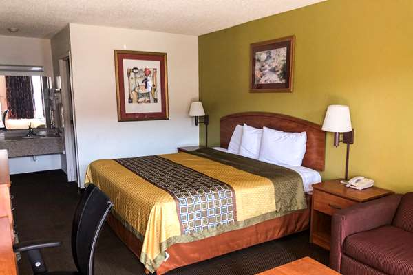 Econo Lodge Oklahoma City Northeast photo 2