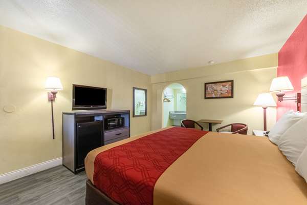 Econo Lodge San Marcos University Area photo 2