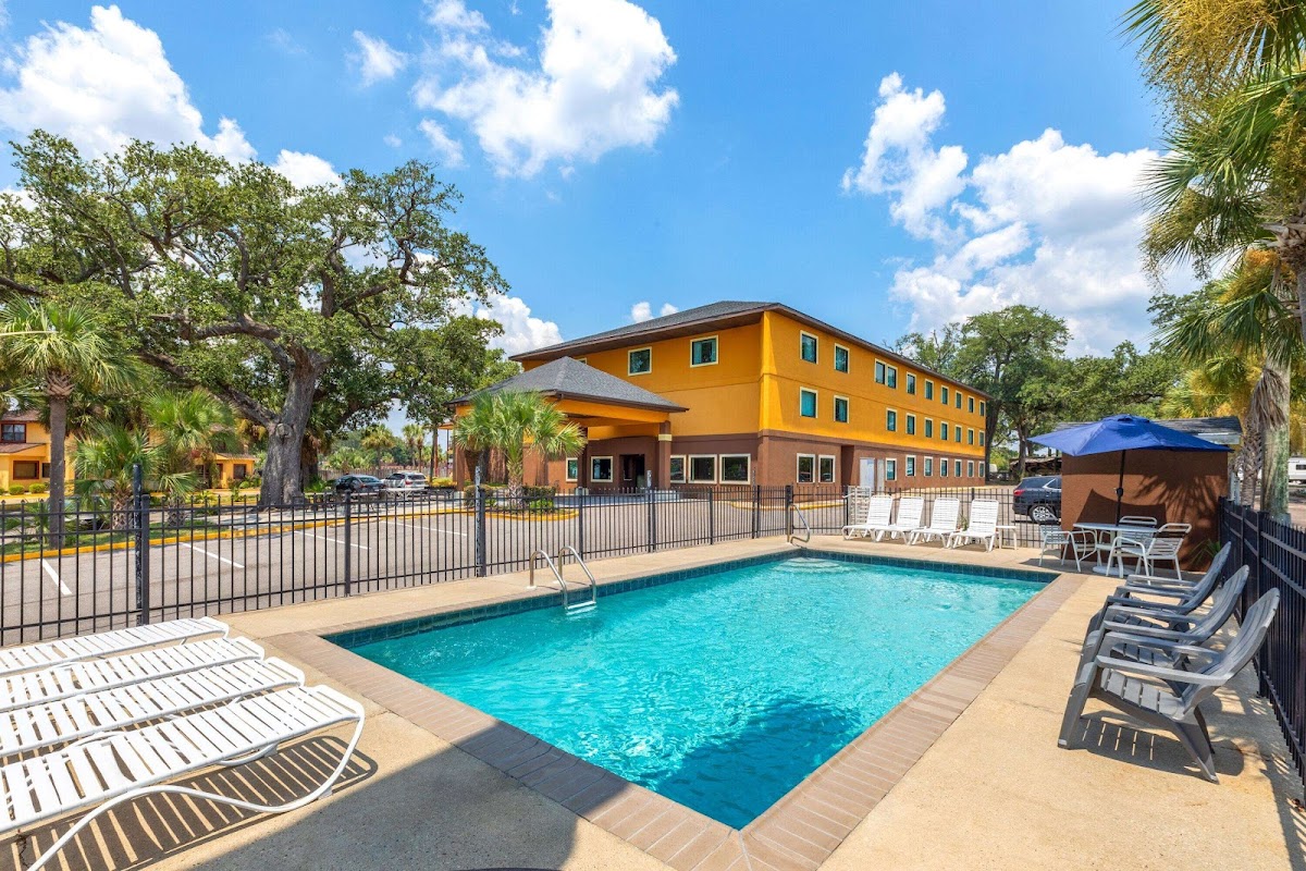 Days Inn by Wyndham Biloxi Beach