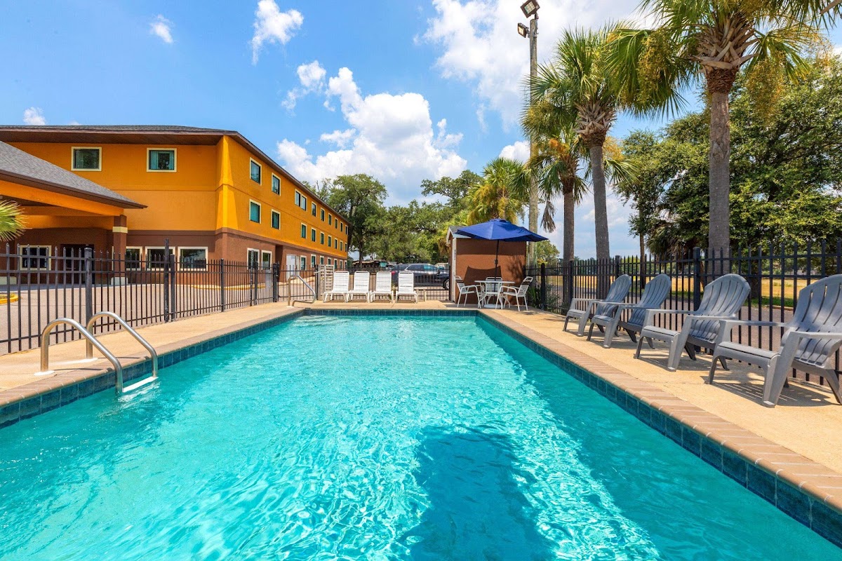 Days Inn by Wyndham Biloxi Beach photo 3