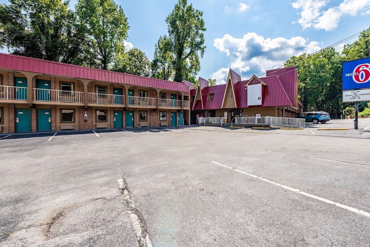 Motel 6 Gatlinburg, TN - Smoky Mountains photo 2